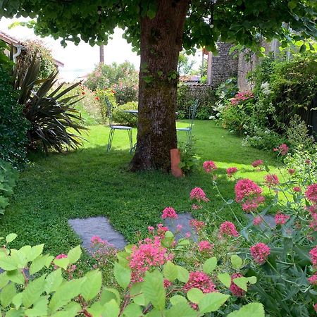 Petit Gite En Braconne La Rochette  Exterior photo