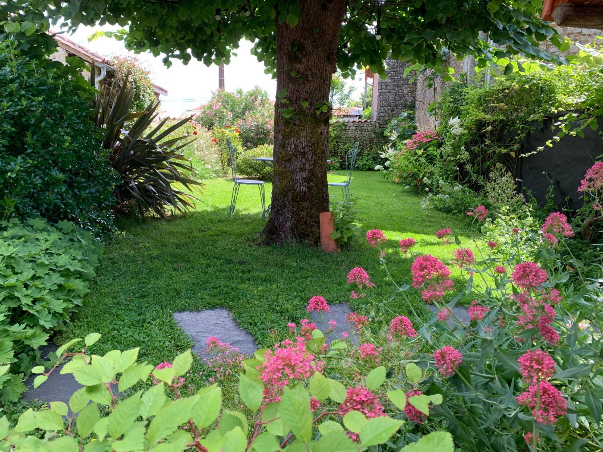 Petit Gite En Braconne La Rochette  Exterior photo